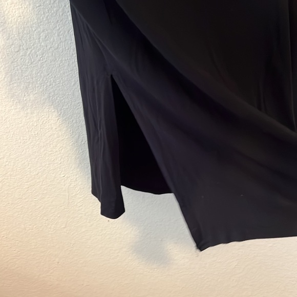 🖤 Glyder • Cozy Black Short Sleeve Tunic w/ Side Slits - Picture 3 of 6